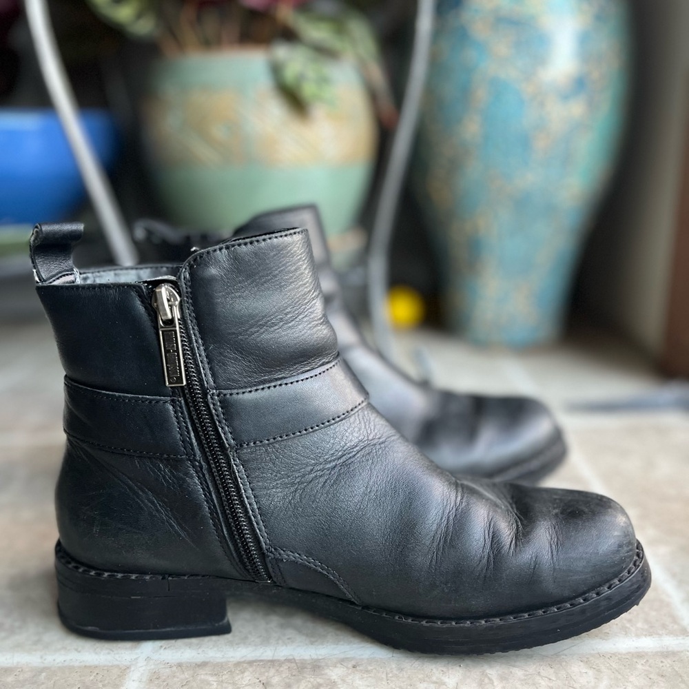 Harley Davidson ankle leather boots with side zipper. Size 7 1/2. - Picture 6 of 15